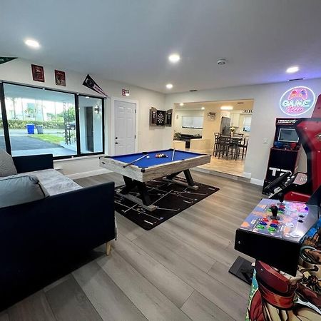 Modern Tropical Oasis With Arcade, Hottub & Minigolf Villa Hollywood Kültér fotó